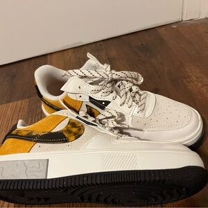 Nike color off white/tortoise shell sneakers